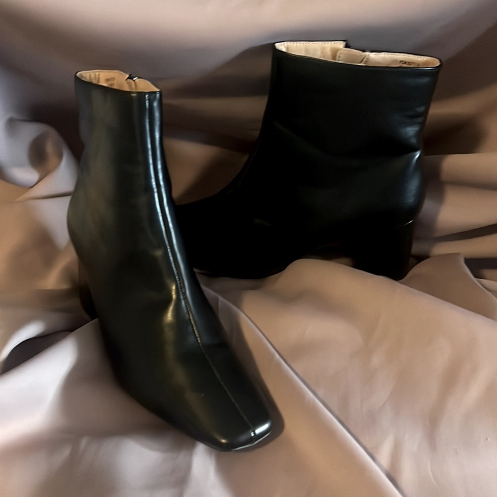 Journee collection black faux leather booties